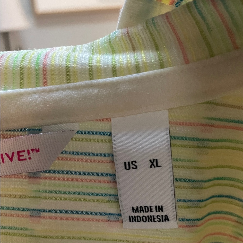 Spring Sale Markdown Gently Loved💜 Isaac Mizrahi Hooded Top - Picture 3 of 4